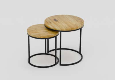 Drewniane blaty na czarnych metalowych stelażach