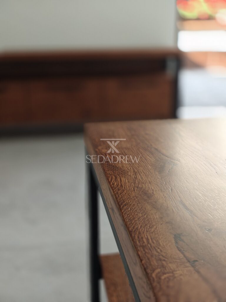 kant blatu stołu drewnianego