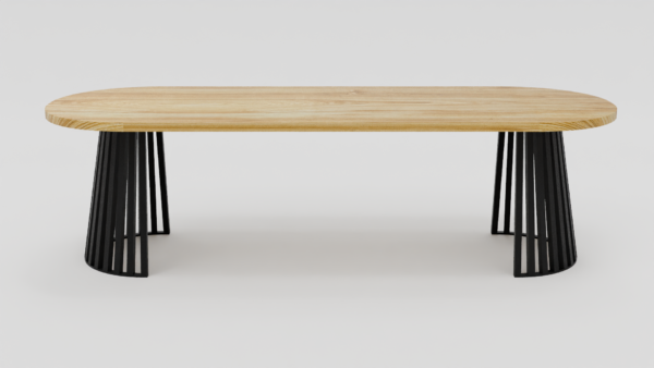 Stół z masywnym drewnianym blatem na ażurowych nogach