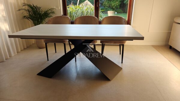 Stół nowoczesny z geometryczną podstawą typu X i dębowym blatem | Stół 5B - obrazek 13