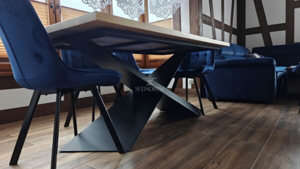 Stół o masywnej geometrycznej podstawie z drewnianym dębowym blatem | Stół 5A - obrazek 10