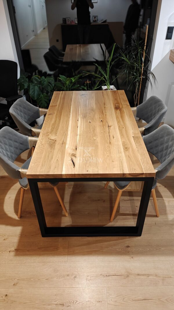 Klastyczny stół dębowy ze zlicowanym blatem i metalowymi nogami typu U | Stół 2D - obrazek 11